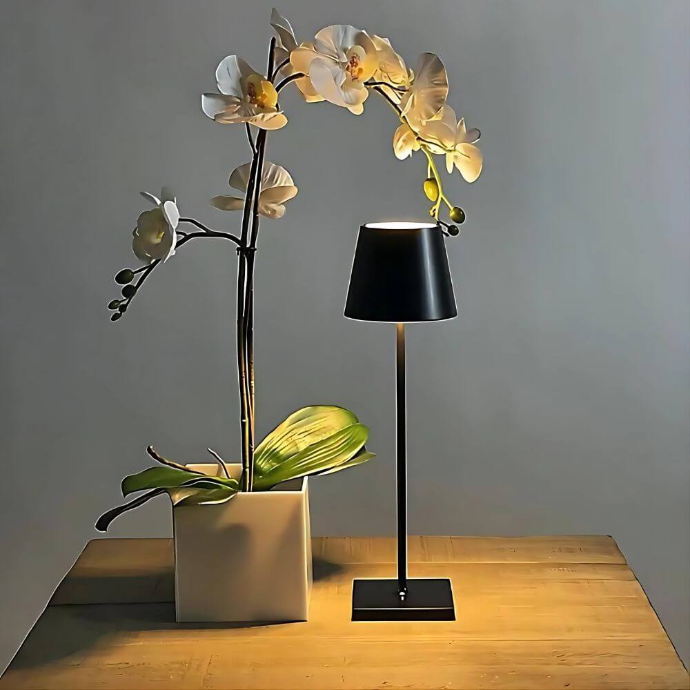 Kabellose LED-Tischlampe in modernem Design, dimmbar