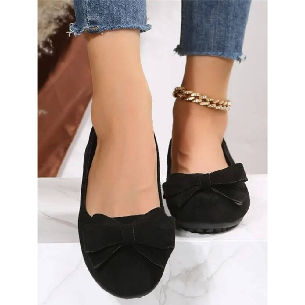 Komfortabel und stilvoll – Sophie Sandalen in Schwarz bieten schmerzlindernde Technologie für schmerzfreies Gehen.