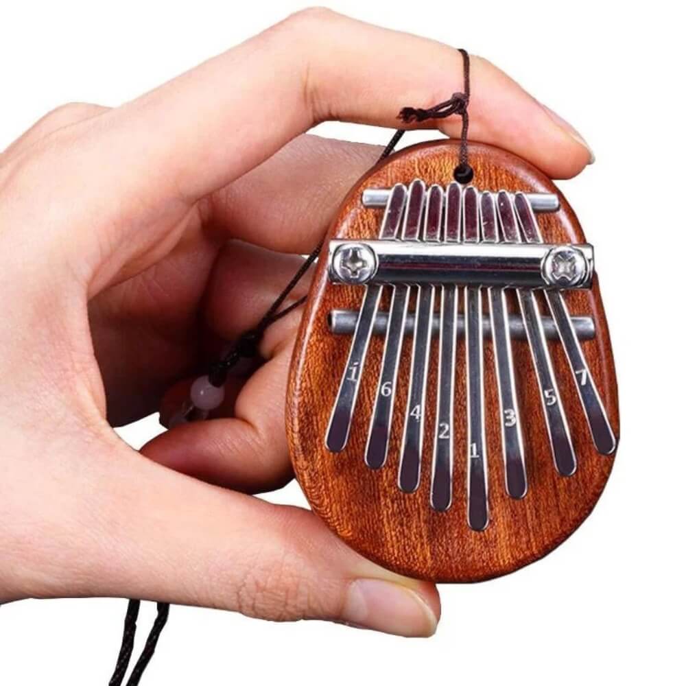 Handgefertigte braune TinyKalimba mit 8 Tasten – ideal für Anfänger und Profis.